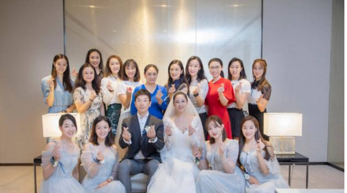 法国中场贡多齐本周四在罗马举行婚礼，部分队友应邀出场的简单介绍
