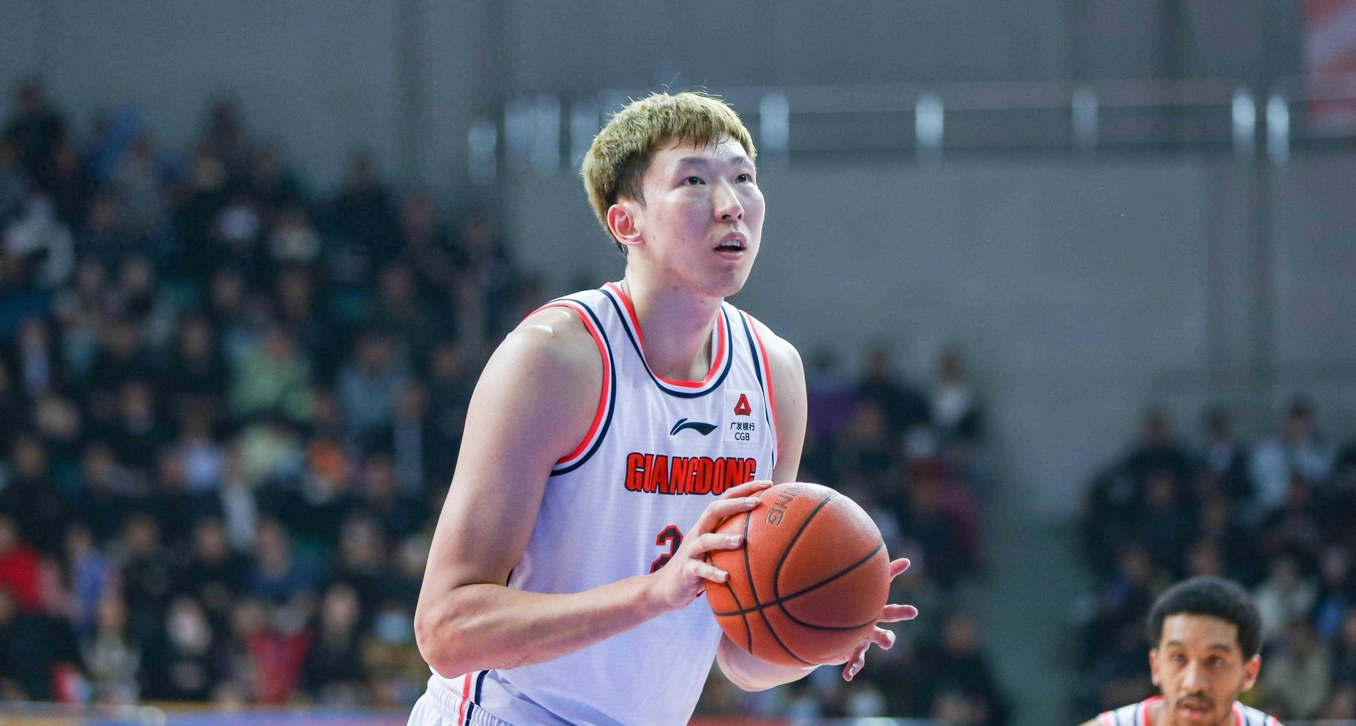 中国篮协同意杨瀚森不打亚洲杯：全力备战NBA新赛季(篮球杨瀚森)