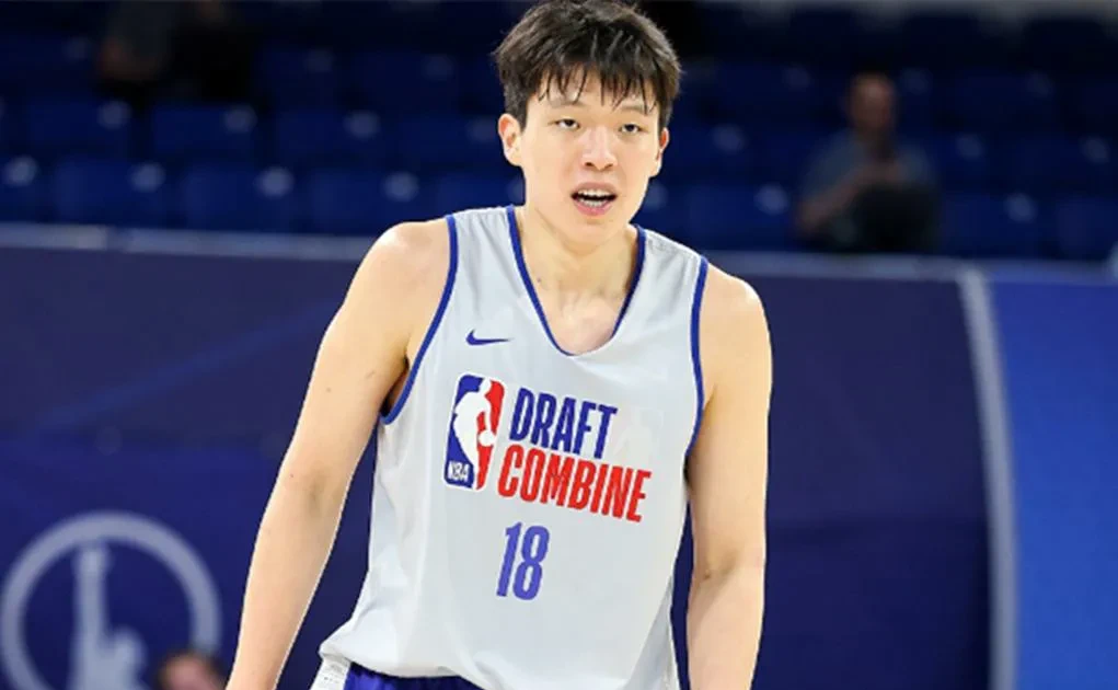 中国篮协同意杨瀚森不打亚洲杯：全力备战NBA新赛季(篮球杨瀚森)