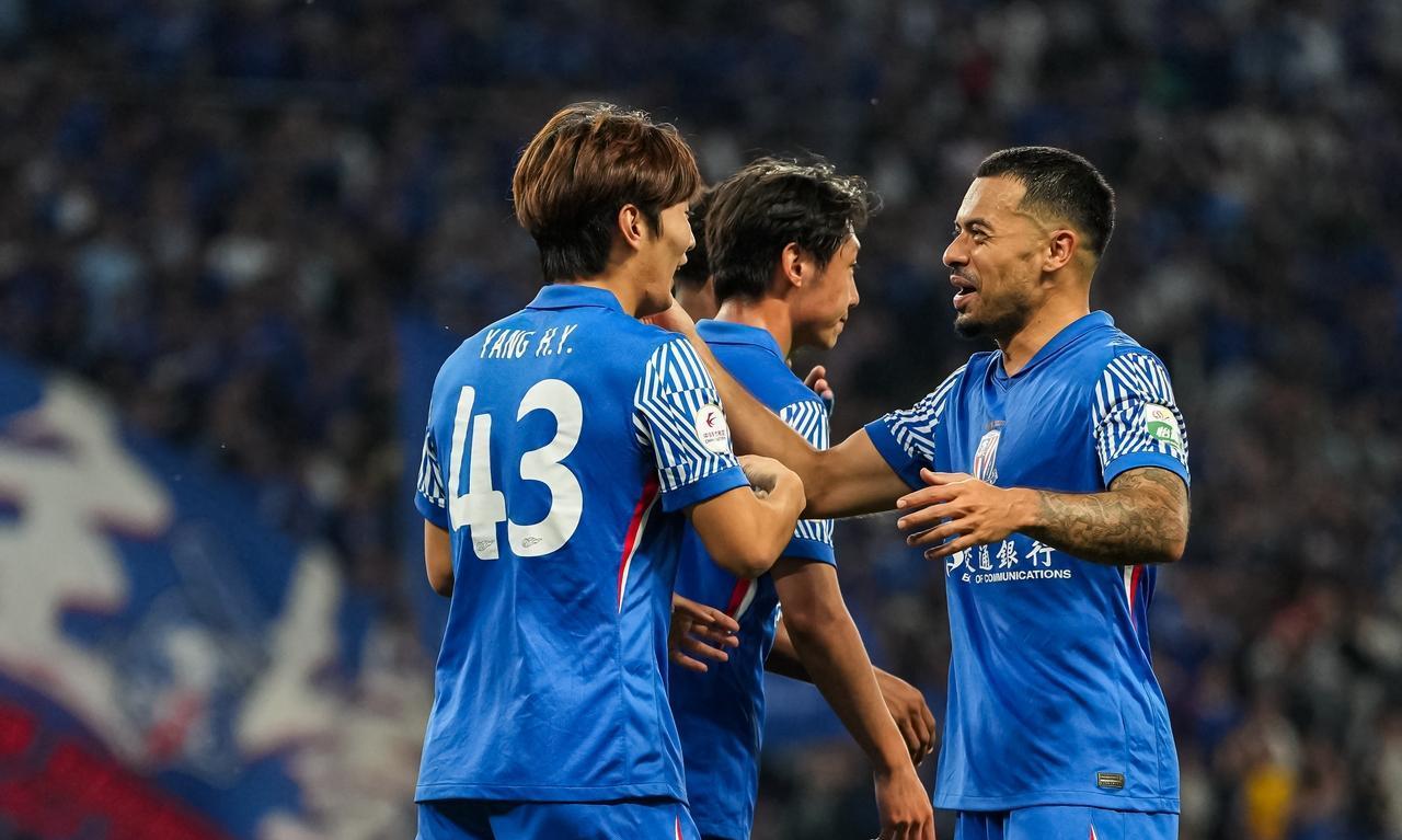 关于足协杯-路易斯戴帽吴曦3助攻！申花3-2海港进8强的信息